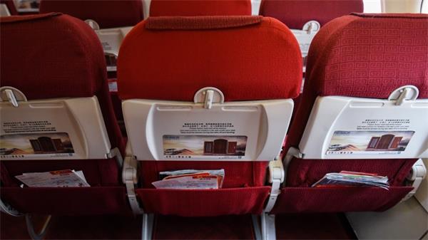 闪耀登场    金大门业飞机广告正式上刊(图4)