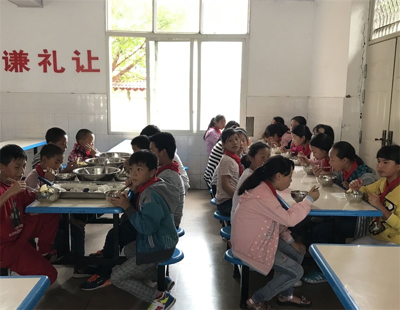 金大门业首座“爱心厨房”落户汉源县小堡藏族彝族乡中心小学(图3)