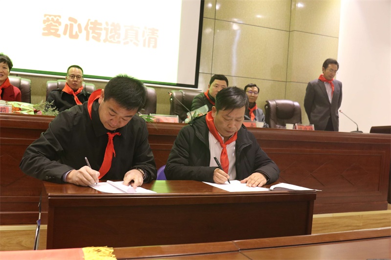 捐资助学再行动 金大门业 “爱心图书馆”走进贵州黎平、青海德令哈(图7) 捐资助学再行动 金大门业 “爱心图书馆”走进贵州黎平、青海德令哈(图7)